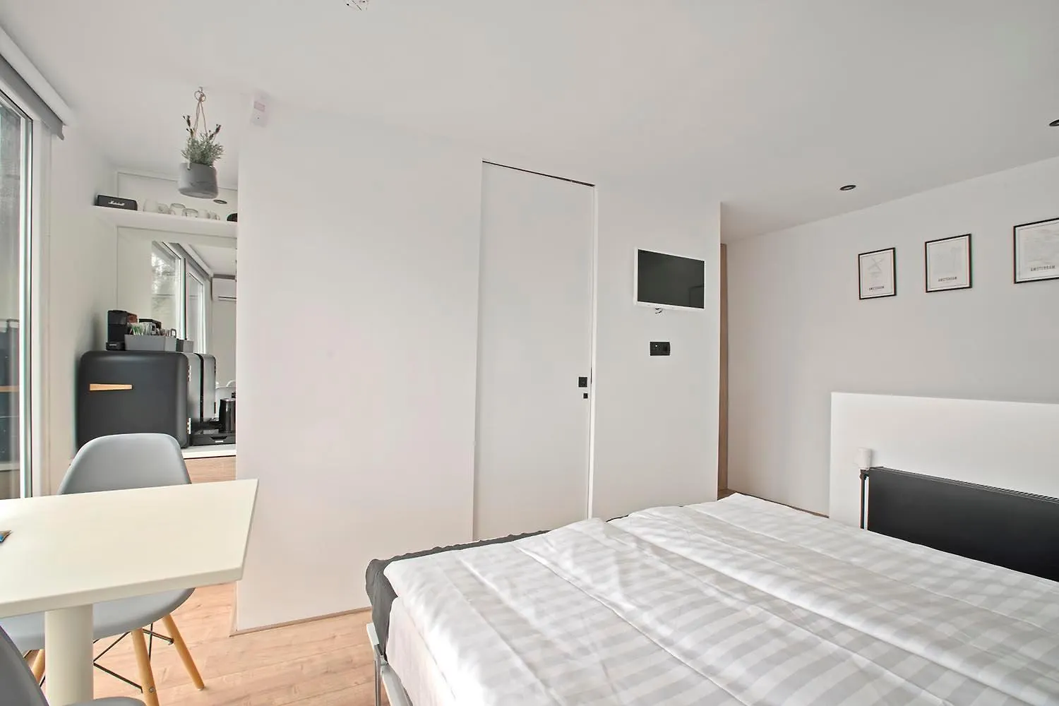 Bed & Breakfast Houseboat The New Lake - Nieuwe Meer Amsterdam